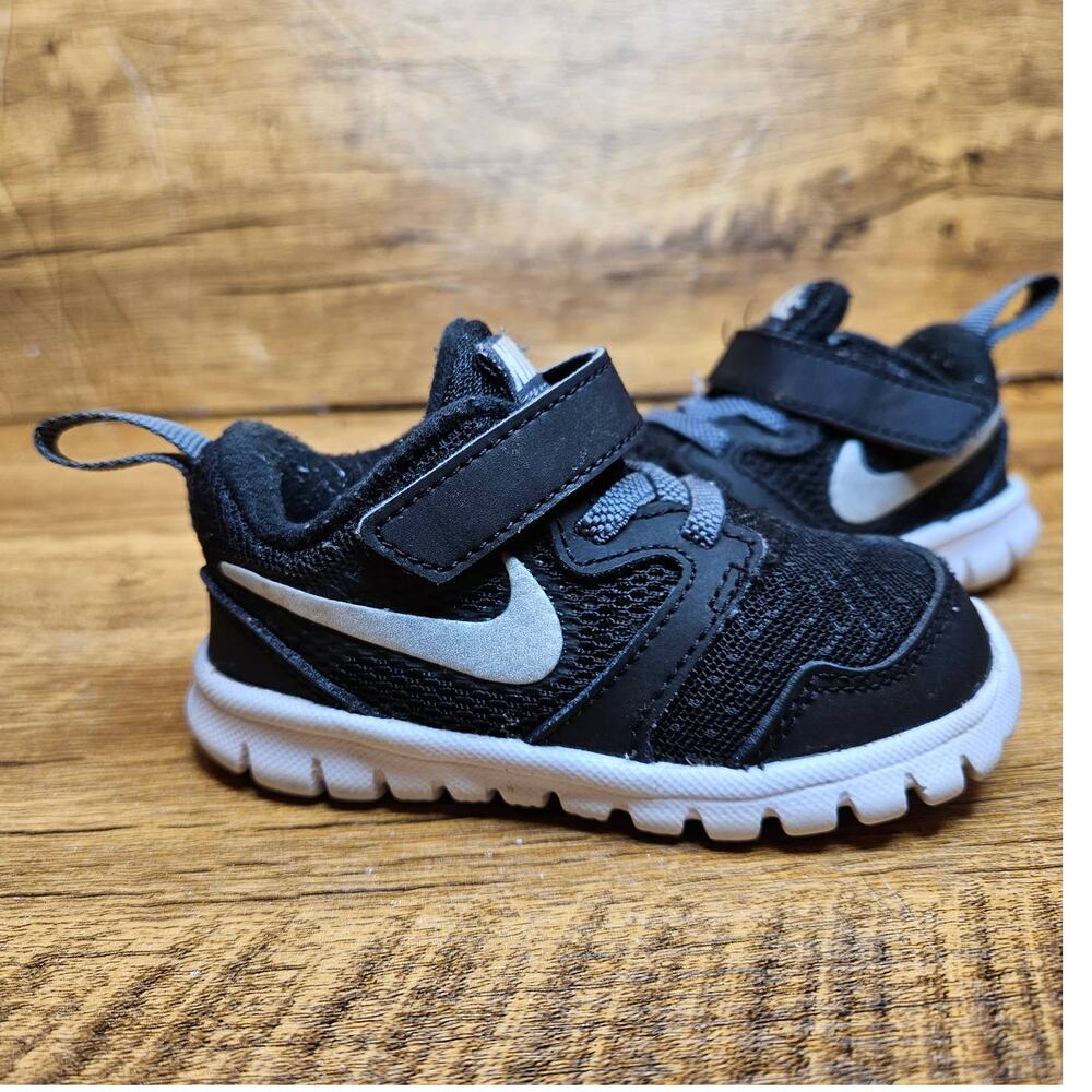 Nike Flex Experience 3 black slip on hook loop sneaker sz 5 child